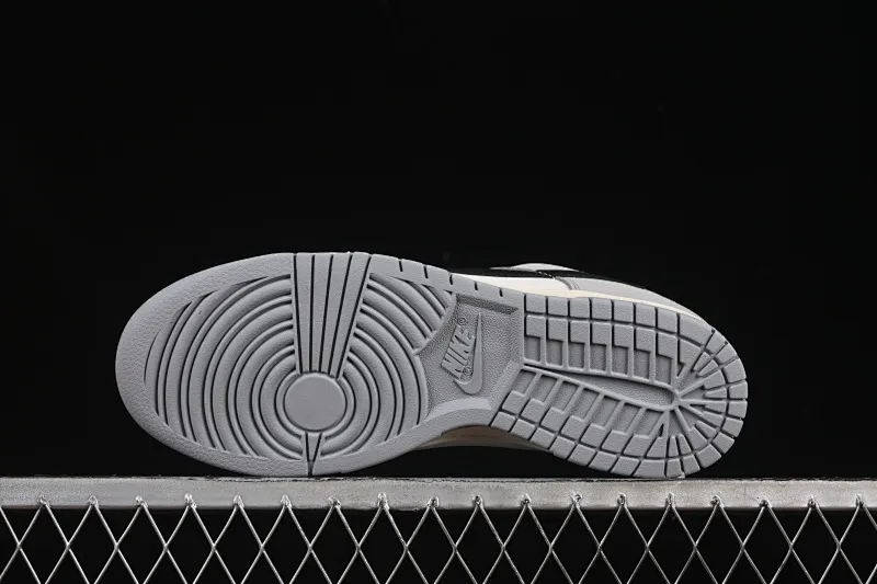 All categories Nk SB Dunk series Nk SB Dunk Low low-top sneakers Nike SB Dunk Low white, black and gray low-top casual sneakers IB3079-101